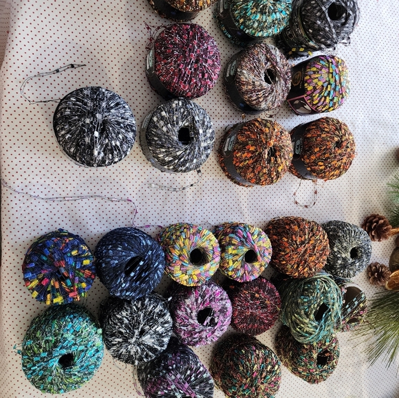 Beautiful lot of decorative yarn. - Picture 2 of 4